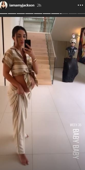 Soon-to-be Mommy Amy Jackson Flaunts Baby Bump, Announces Her 35th Week Of Pregnancy