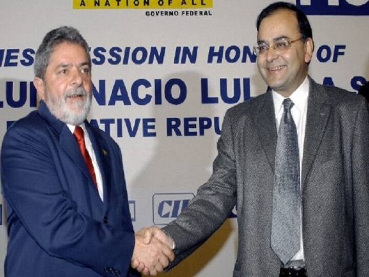 A gifted raconteur whose interest spanned from politics to Bollywood to sports, his informal gatherings were always a full house as journalists, friends and politicians enjoyed his wit, sarcasm -- which singed his colleagues and adversaries alike -- and grasp of issues that he delivered in his ever relaxed and warm demeanour. (File Photo/ AFP)