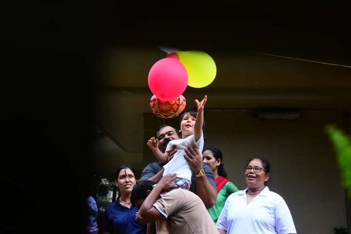 The adorable munchkin flaunted his million dollar smile after he completed his task and broke the handi.