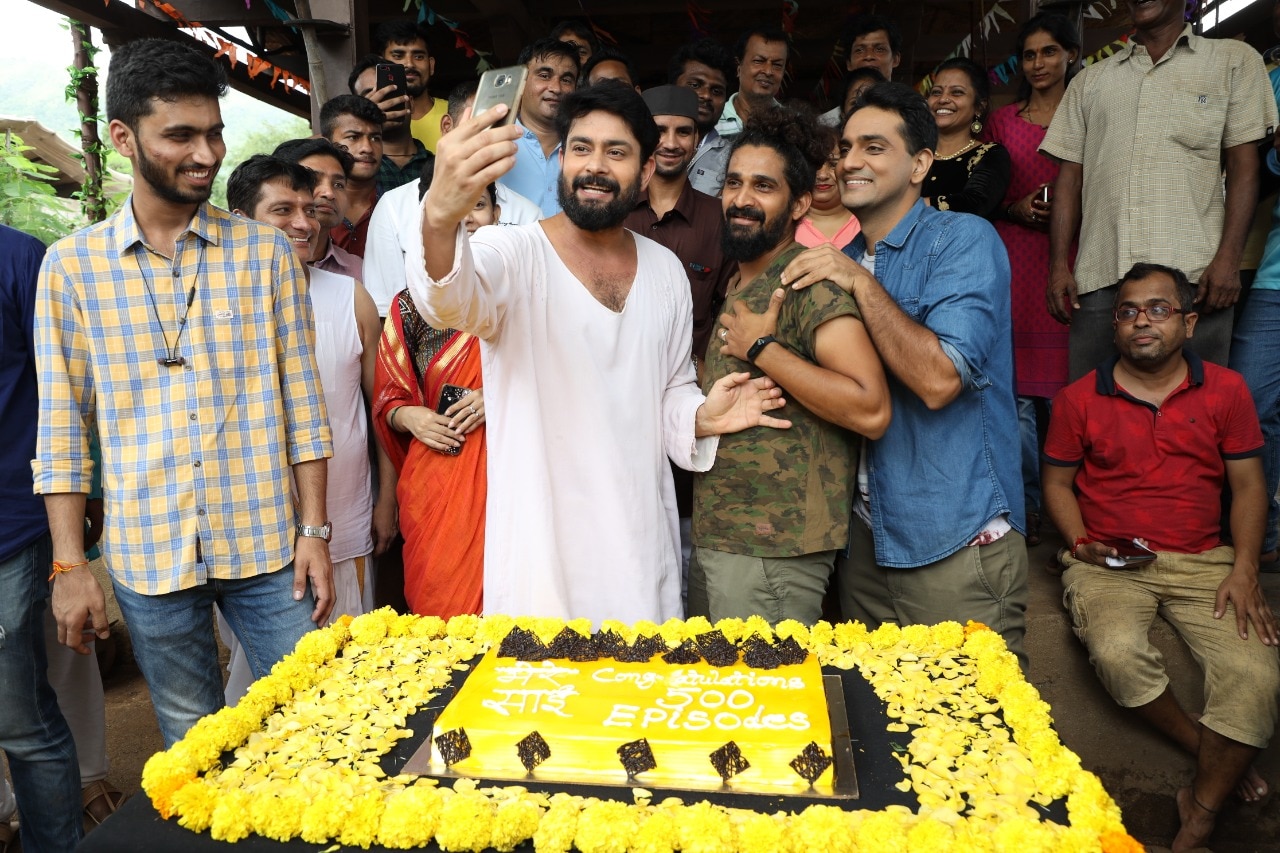 PICS: Sony TV's 'Mere Sai' Completes 500 Episodes; Team Celebrates By Cutting Cake!