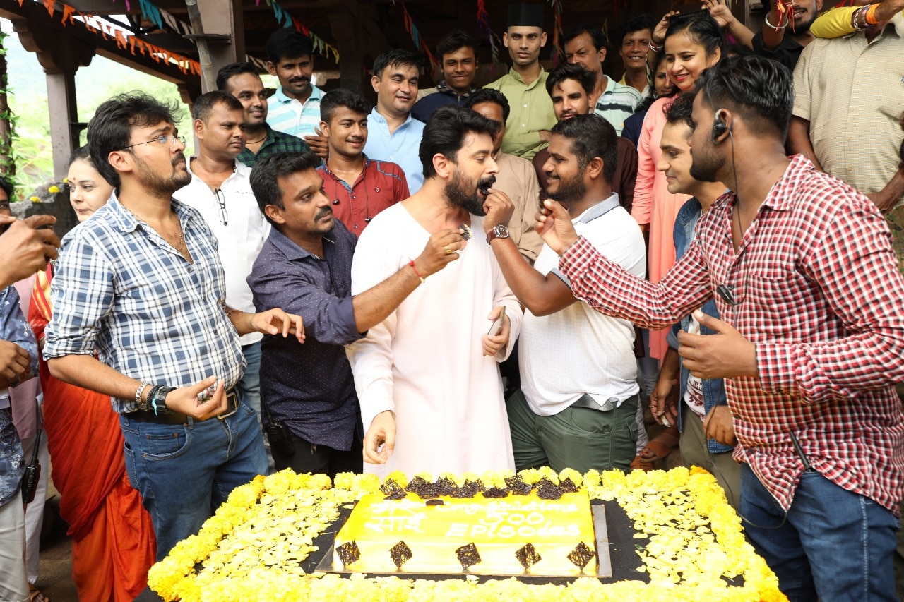 PICS: Sony TV's 'Mere Sai' Completes 500 Episodes; Team Celebrates By Cutting Cake!