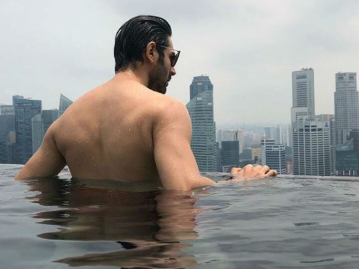 Kartik Aaryan Leaves Fans Gushing With His Bare-Back Pic!  Kartik Aaryan Leaves Fans Gushing With His Bare-Back Pic!