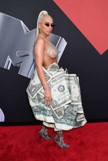 PHOTOS: These CELEBS Go WILD At 2019 MTV VMAS Red Carpet With Their Almost Naked Appearance!