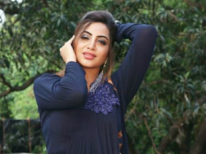 'Bigg Boss 11' Contestant Arshi Khan Finally In a Bollywood Film, Shoots For For An Item Number Titled 'Chamak Challo'! 'Bigg Boss 11' Contestant Arshi Khan Finally In a Bollywood Film, Shoots For For An Item Number Titled 'Chamak Challo'!
