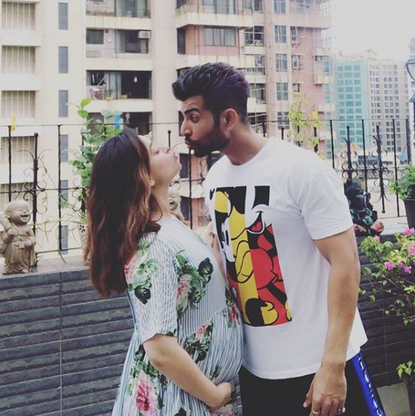 Mahhi Vij & Jay Bhanushali Share Adorable Pics With Newborn Daughter; Ask Fans To Suggest Names For Baby!