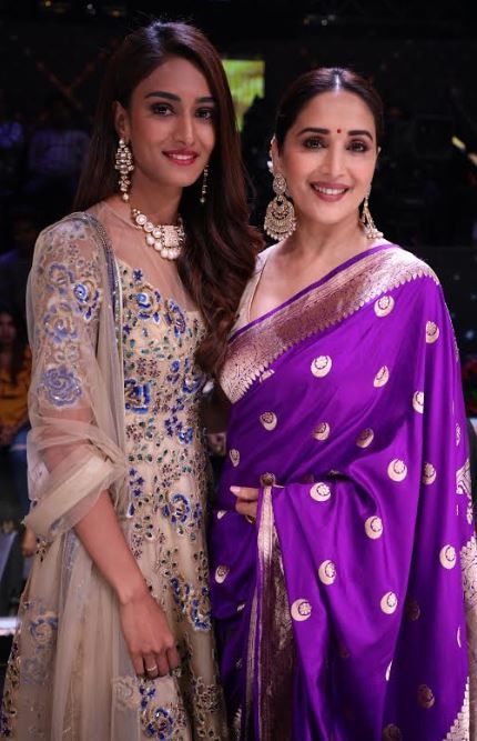 Erica Fernandes, who is currently seen as Prerna opposite Karan Singh Grover and Parth Samthaan in ‘Kasautii Zindagii Kay 2’, looked beautiful in a traditional outfit. The actress posed with Madhuri Dixit for the cameras.