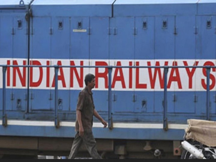 IIT-Mumbai Graduate Takes Up Group D Railway Job IIT-Mumbai Graduate Takes Up Group D Railway Job