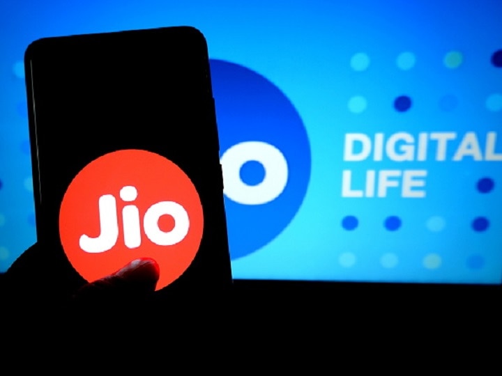 Reliance Jio Takes On Zoom Launches Video Conferencing App JioMeet 100 People Can Join A Video Conference At Once In New JioMeet; Find Out How The App Fares Compared To Zoom
