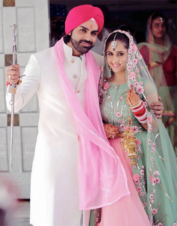 Hunar Hale Wishes Actor-Hubby Mayank Gandhi On Third Wedding Anniversary With A Romantic Pic!