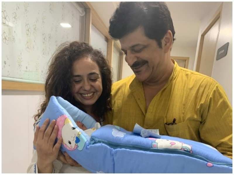 CONGRATULATIONS! Shahid Kapoor's Stepdad Rajesh Khattar Becomes Father To A Baby Boy At The Age Of 52!