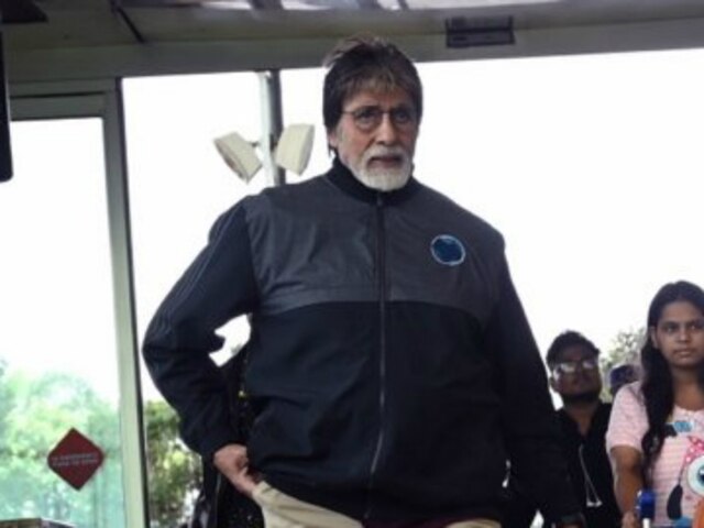 PIC: Amitabh Bachchan Wraps Up Nagraj Manjule's 'Jhund'! Amitabh Bachchan Wraps Up Nagraj Manjule's 'Jhund'! See Picture!