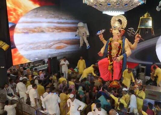 Mumbai: Darshan of the Ganpati idol at Lalbaugcha Raja undwrway