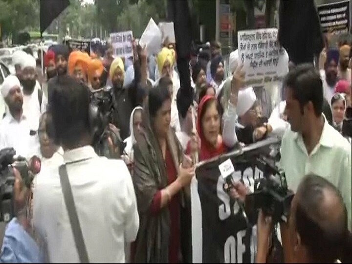 Sikh Protest Outside Pakistan Embassy Against Forced Conversion Of Girls To Islam Sikh Protest Outside Pakistan Embassy Against 'Forced Conversion Of Girls To Islam'