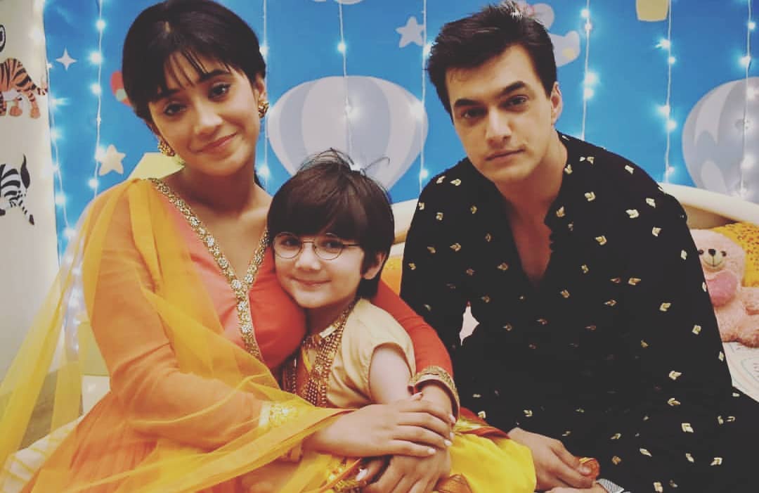 PICS & VIDEO: Yeh Rishta Kya Kehlata Hai Completes 3000 episodes, Shivangi Joshi & Other Actors Celebrate Ganesh Chaturthi