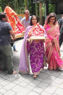 Ganesh Chaturthi 2019: Salman Khan’s Sister Arpita Brings Home Ganpati Bappa, Mother Salma Performs Aarti (See PICS)