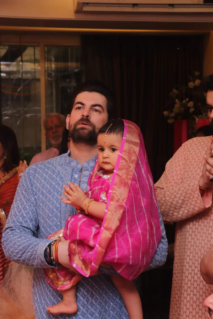 We couldn’t help but say how cute after seeing this adorable photo of Nurvi dressed in a cute little pink outfit.
