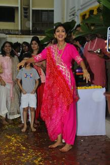 Ganesh Chaturthi 2019: Shilpa Shetty Dances With Hubby As They Say Goodbye To Bappa; Here Are Visarjan PICS