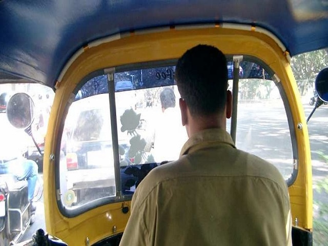 After Gurugram Biker Fined Rs 23,000, This Auto Driver Charged DOUBLE For Multiple Traffic Violations Under MV Act After Gurugram Biker Fined Rs 23,000, This Auto Driver Charged DOUBLE For Multiple Traffic Violations Under MV Act