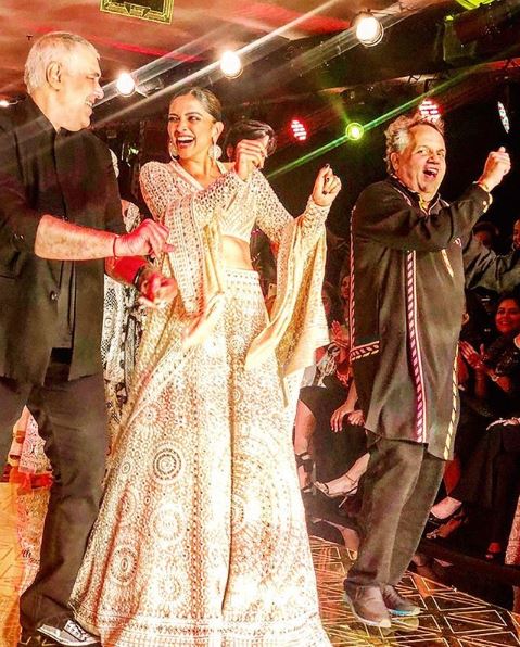 Watch: Deepika Padukone Dances To 'Disco Deewane' On Ramp At Abu Jani-Sandeep Khosla’s Fashion Show As Jaya Bachchan & Daughter Shweta Nanda Cheer For Her!