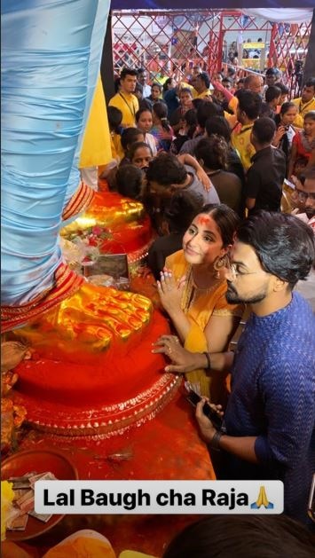 Continuing their annual tradition of visiting Lalbaugcha Raja during Ganesh Chaturthi, TV actress Hina Khan and boyfriend Rocky Jaiswal saught blessings from Ganpati Bappa at Mumbai’s famous temple on Thursday.