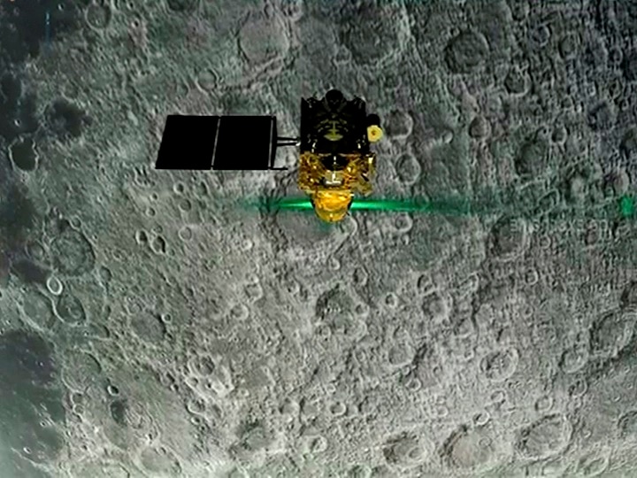 Chandrayaan 2: Vikram Lander Located At Lunar Surface; ISRO Trying To Establish Link Chandrayaan 2: Vikram Lander Located At Lunar Surface; ISRO Trying To Establish Link