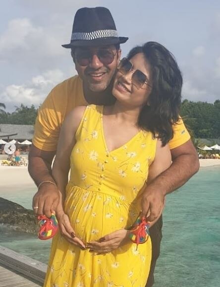 Pregnant 'Taarak Mehta' Actress Priya Ahuja Flaunts Baby Bump; Shares Adorable PICS With Hubby!