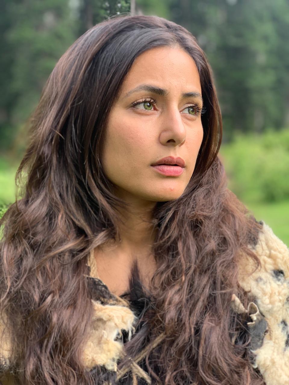 First Look Of Hina Khan As A Blind Girl In 'Country Of Blind', A Indo-Hollywood Film!