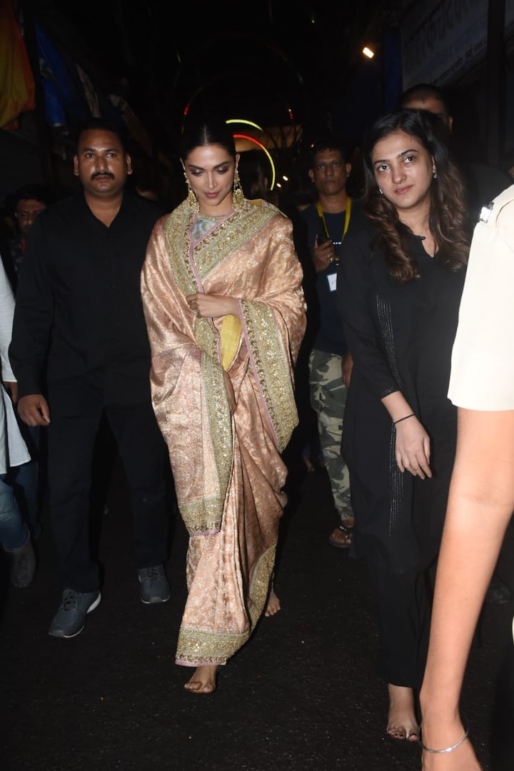 Ahead of the Ganpati Visarjan, Bollywood diva Deepika Padukone was snapped at Mumbai's famous Lalbaugcha Raja, as she took bappa's blessing on the second last day of Ganesh Chaturthi