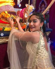 PHOTOS: TV Actress Surbhi Chandna Looks Pretty As Poses After Ganpati Bappa\'s Darshan At Lalbaugcha Raja On Her Birthday