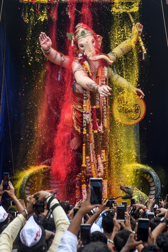 The immersion processions of idols of various mandals in Mumbai, which witnesses maximum festive grandeur, and Pune, the state's cultural capital which hosts one of the best Ganesh Chaturthi celebrations, were taken out amid great zeal and enthusiasm on the occasion of 'Anant Chaturdashi'. /AFP IMAGE