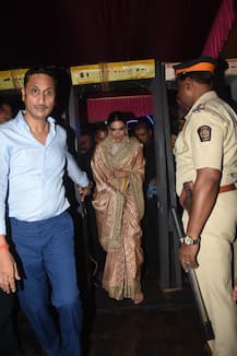 PICS: Deepika Padukone Mobbed At Lalbaugcha Raja Ganpati Pandal; Bodyguards Had A Tough Time Escorting The Actress!
