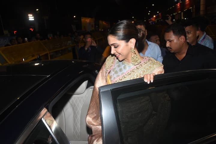 Deepika returning after her visit to Mumbai's famous Lalbaugcha Raja Ganpati pandal to seek blessings of the God. (All Pics: Manav Manglani)