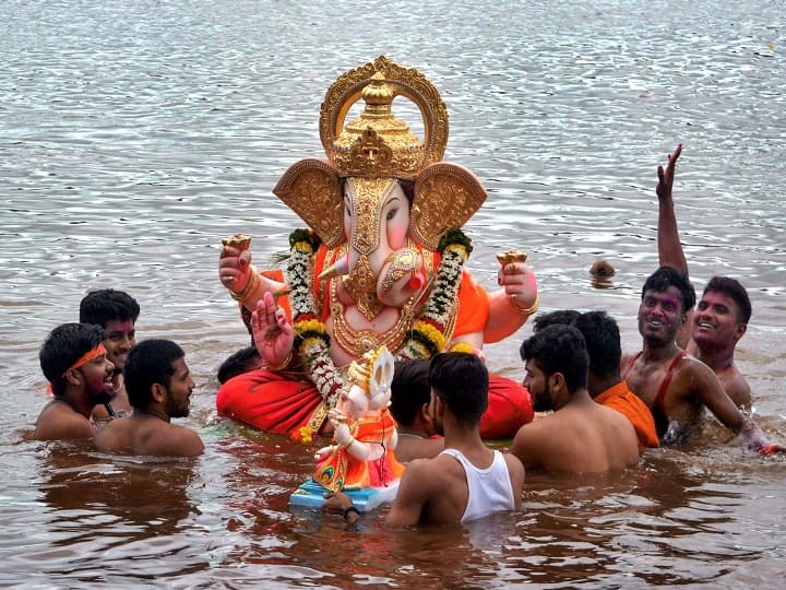BMC Restricts Gathering For Home Installation Of 'Ganesh Idol' In New Directives For Upcoming Ganpati Festival BMC Issues New Guidelines For Upcoming Ganpati Festival; Restricts Gathering For Home Installation Of Ganesh Idols BMC Restricts Gathering For Home Installation Of 'Ganesh Idol' In New Directives For Upcoming Ganpati Festival