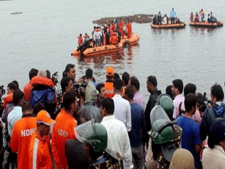Andhra Pradesh: Tourist Boat Carrying Over 50 People Capsizes In Godavari River, Several Feared Drowned Andhra Pradesh: 12 Dead As Tourist Boat Carrying Over 50 People Capsizes In Godavari River