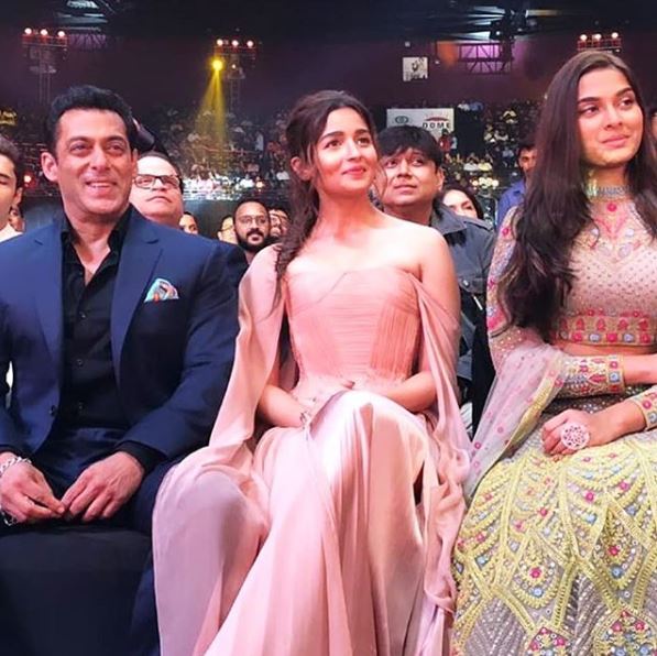 WATCH: On IIFA 2019's Green Carpet Salman Khan Confirms He Is Out Of Sanjay Leela Bhansali's 'Inshallah