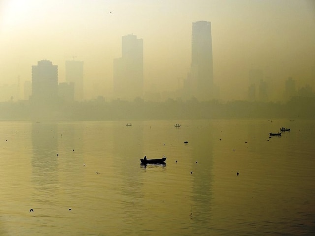 'Gas Leak' In Mumbai's Suburbs Creates Panic; Locals Unhappy With MGL's Response 'Gas Leak' In Mumbai's Suburbs Creates Panic; BMC Finding Out Source