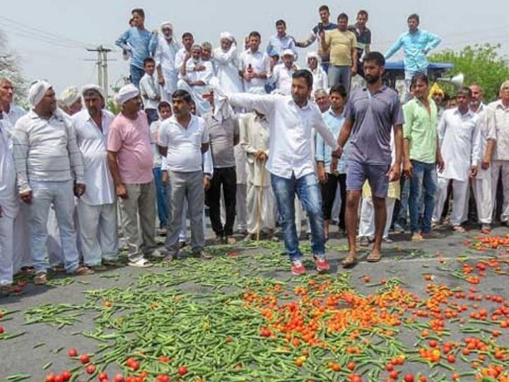 Farmers Protest: Farmers Marching Towards Delhi Demanding Loan Waiver, Settlement Of Dues Stopped At UP Border Farmers Protest: Farmers Marching Towards Delhi Demanding Loan Waiver, Settlement Of Dues Stopped At UP Border
