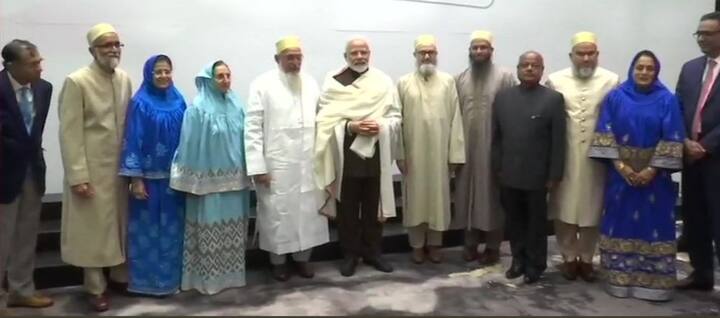 Members of Bohra community meet and interact with Prime Minister Narendra Modi, in Houston. They also felicitated the Prime Minister./ Image: ANI