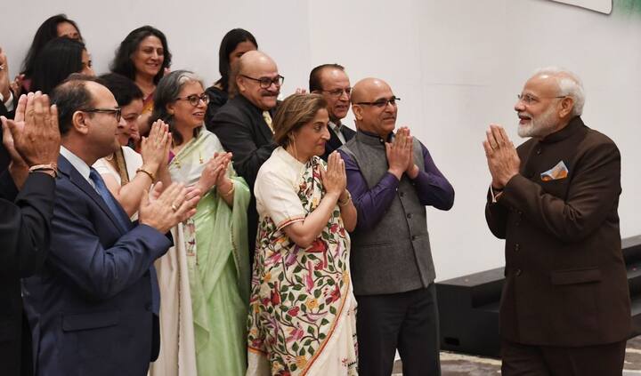 Prime Minister Modi met members of Kashmir Pandit community in Houston, who thanked PM Modi for bringing about changes in Jammu and Kashmir. / Image tweeted by PMO