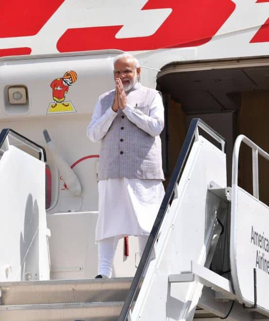 Prime Minister Narendra Modi who arrived in Houston, on Saturday, received a warm welcome by the Indian community. 'Howdy Houston!' was the greeting from the Indian Prime Minister as he landed at Houston airport on Saturday to a packed programme during his US visit./ Image tweeted by PMO