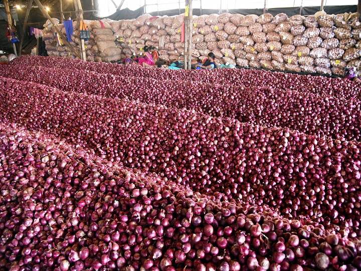 Nashik News Onion Worths Rs One Lakh Stone From Farmer's Store
