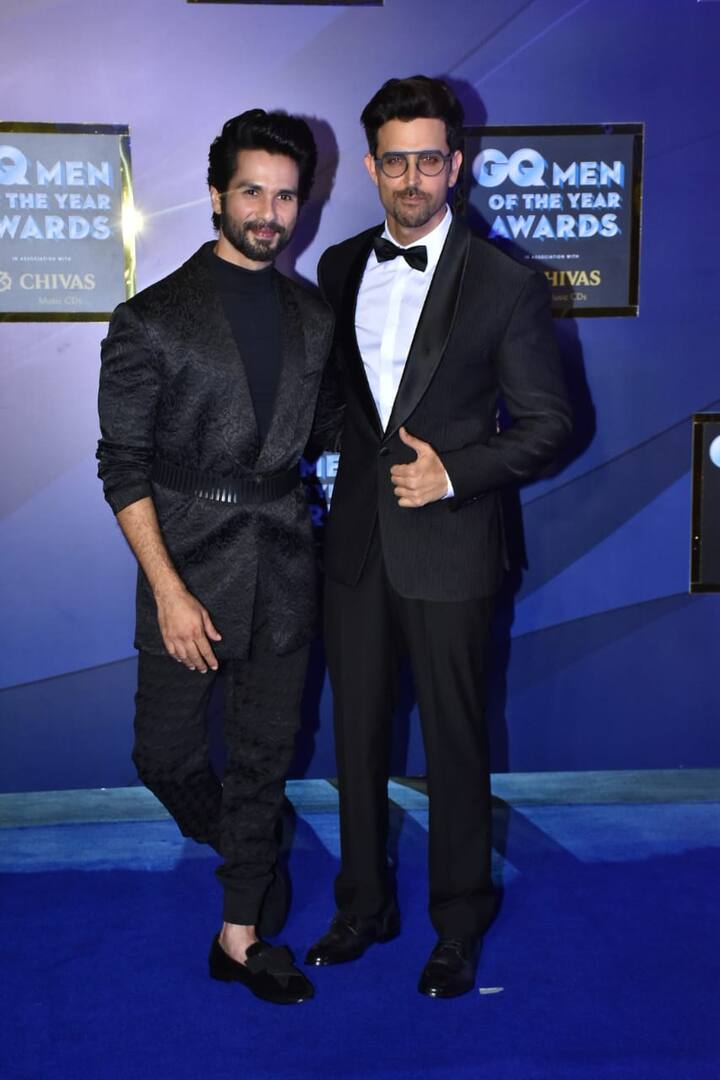 Two amazing dancers and actors in one frame. Here’s a photo of Hrithik Roshan and Shahid Kapoor from the GQ Men Of The Year Awards 2019.