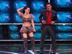 PICS-VIDEO: Salman Khan & Ameesha Patel Relive Their ‘ Yeh hai Jalwa’ Days During 'Bigg Boss 13' Premiere!