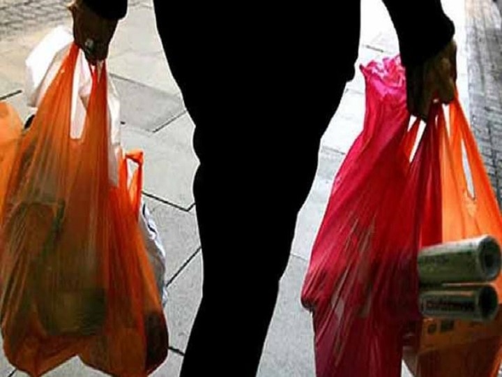 Delhi Police's Gandhigiri To Replace Plastic Bags Delhi Police's Gandhigiri To Replace Plastic Bags