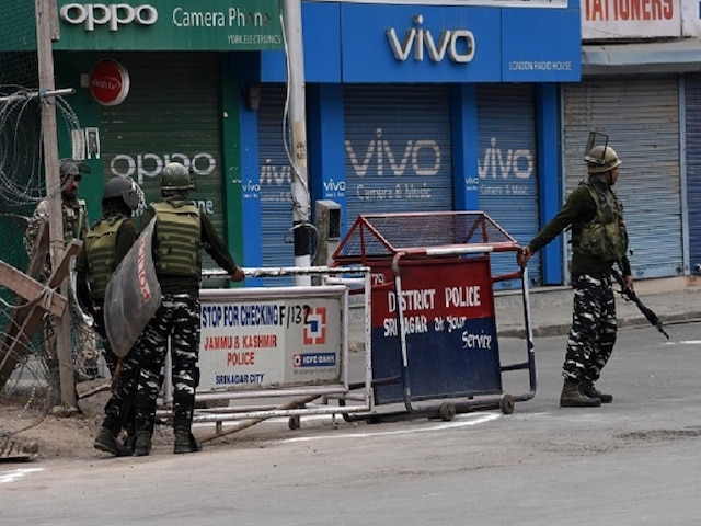 Kashmiri Leaders Under House Arrest Will Be Released One By One: J&K Administration Kashmir Issue: Leaders Under House Arrest Will Released Article 370