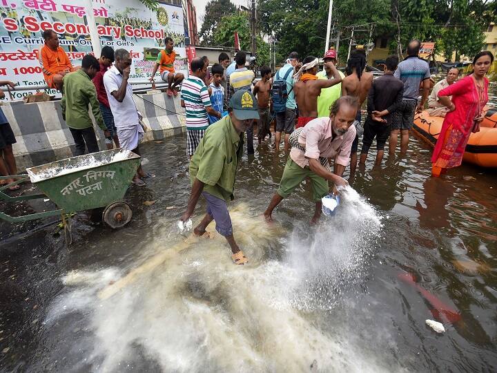 Floods Wreak Havoc In Bihar, 73 Dead; Situation In Patna Remains Grim, Fear Of Epidemic Outbreak Floods Wreak Havoc In Bihar, 73 Dead; Situation In Patna Remains Grim, Fear Of Epidemic Outbreak