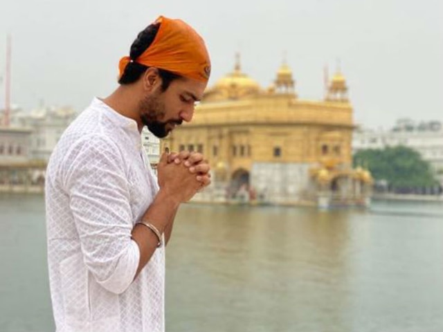 Vicky Kaushal Visits Golden Temple For 'Sardar Udham Singh' Vicky Kaushal Visits Golden Temple For 'Sardar Udham Singh'