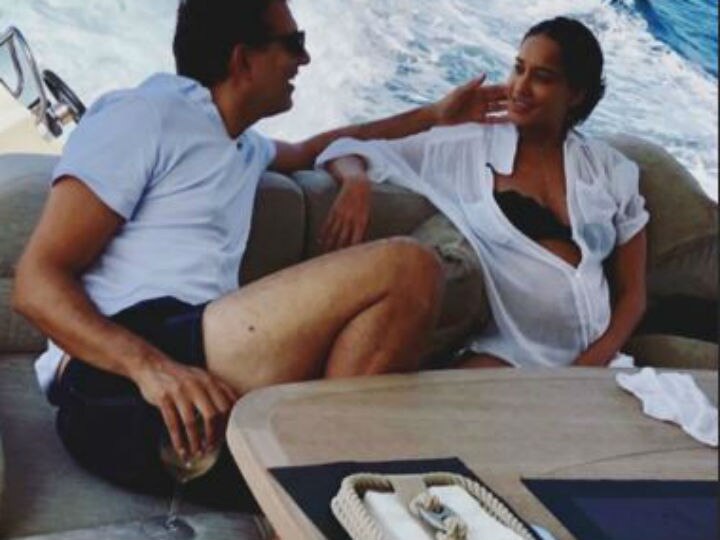 Pregnant Lisa Haydon Flaunts Her Baby Bump While Posing With Hubby In Phuket!  PICS: Pregnant Lisa Haydon Flaunts Her Baby Bump While Posing With Hubby In Phuket!