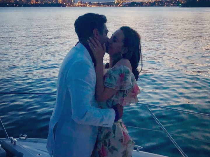 'Yeh Jawaani Hai Deewani', 'Saaho' Actress Evelyn Sharma Gets Engaged To Boyfriend Tushaan Bhindi; Announces Engagement With A Kissing Picture! 'Yeh Jawaani Hai Deewani' Actress Evelyn Sharma Gets Engaged To Beau; Announces Engagement With A  Romantic PIC!