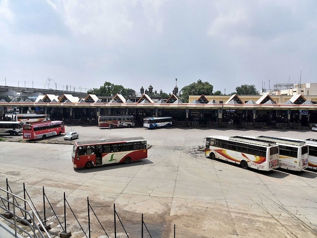 Telangana RTC Strike Enters Fourth Day As 48,000 Employees Face Axe; No Statement By KCR Govt Telangana RTC Strike Enters Fourth Day As 48,000 Employees Face Axe; No Statement By KCR Govt